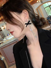 Load image into Gallery viewer, Velvet Bow Velvet Earrings
